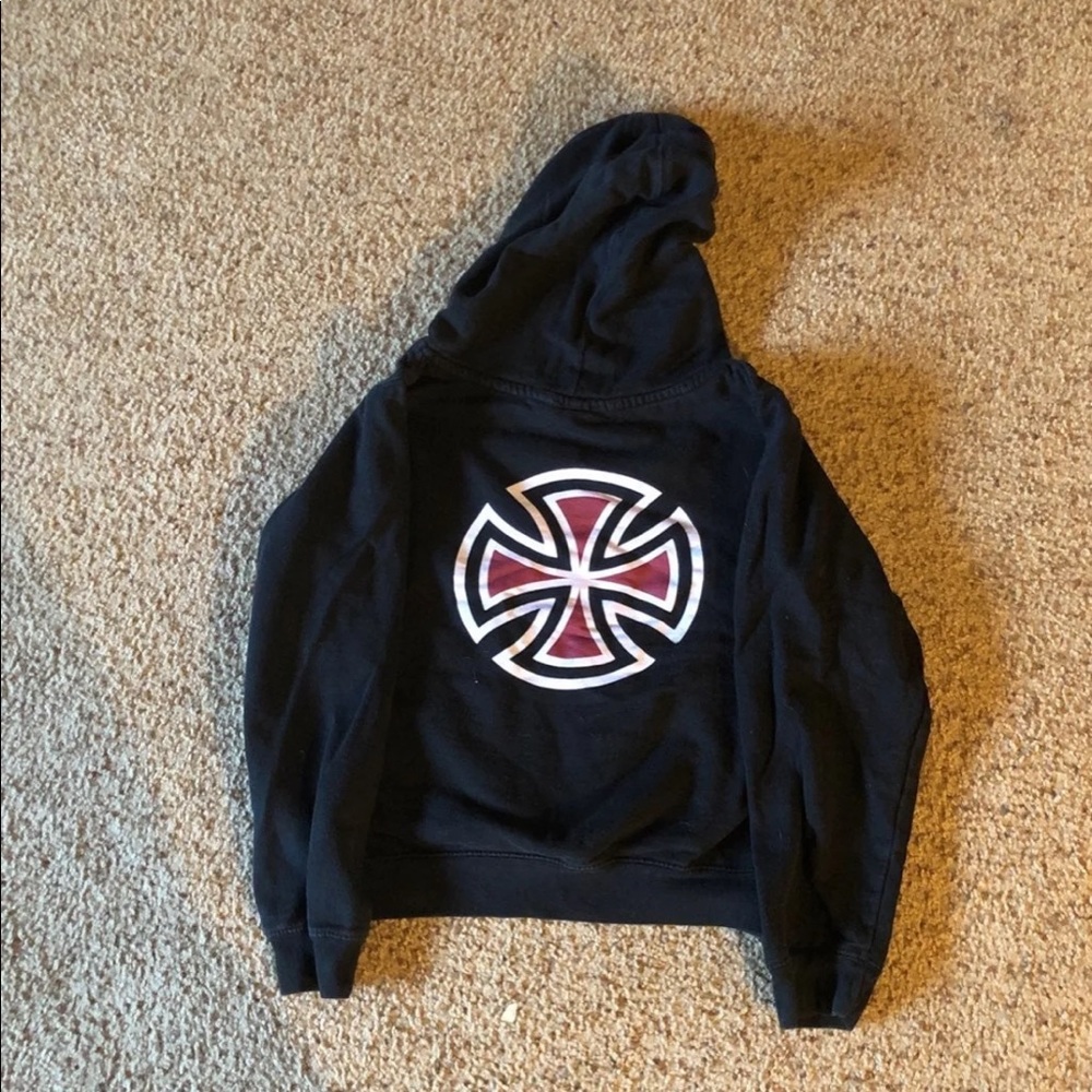 Independent crop hoodie